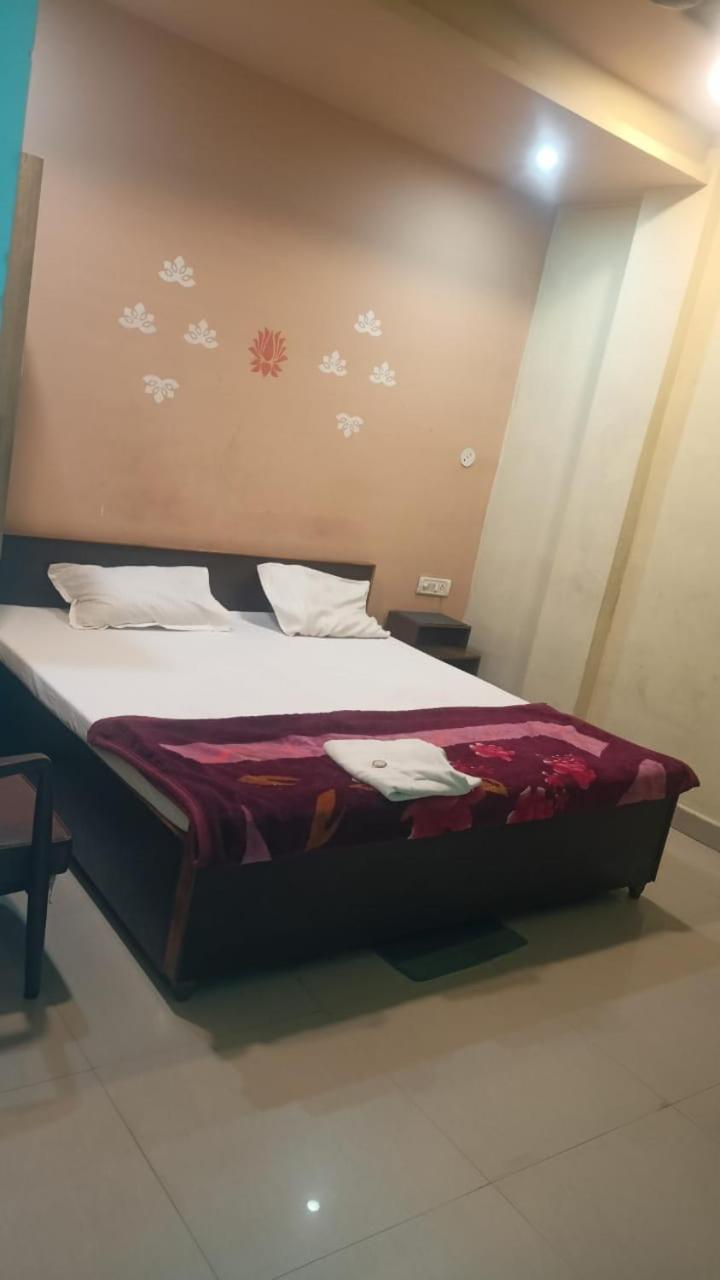 Hotel Shyam Utsav Mirzāpur Buitenkant foto