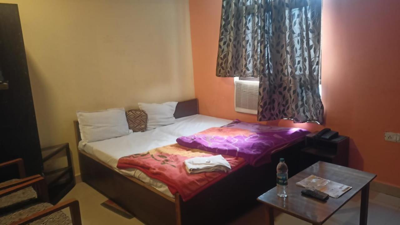 Hotel Shyam Utsav Mirzāpur Buitenkant foto
