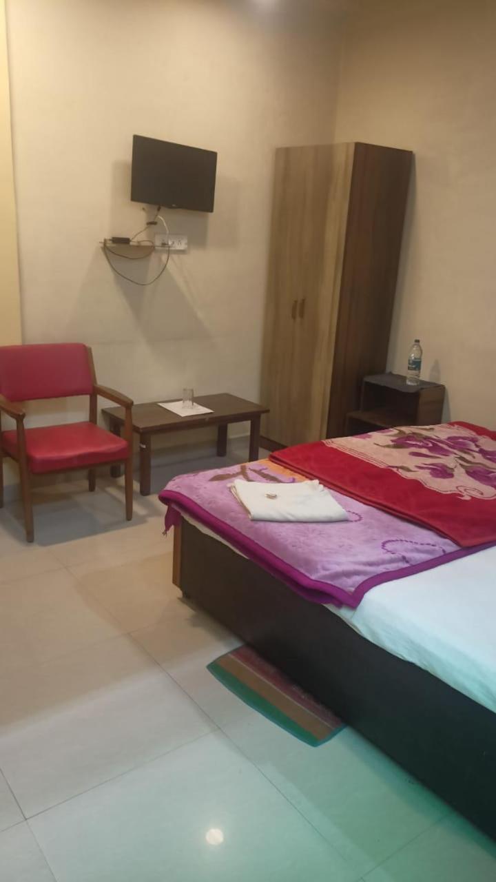 Hotel Shyam Utsav Mirzāpur Buitenkant foto